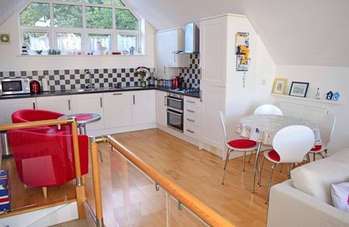 Bembridge House | Windward Close To Beaches And Bembridge Harbour