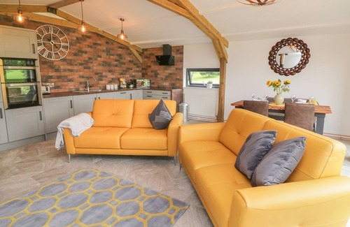 Okehampton Cottage | WINDY WILLOWS, pet friendly, with open fire in Okehampton