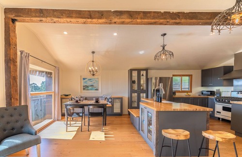 Old Town House | WindyHideaway:NEW & Inspiring Retreat!Coastal Family Fun in Bodega Bay! GmRm
