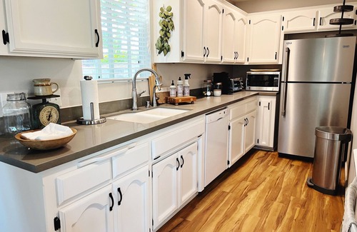 San Luis Obispo Cottage | Wine Country Cottage SLO close to Downtown + Beaches!