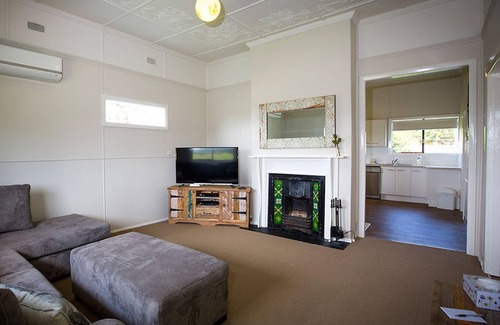 Nulkaba Cottage | Wine Country Cottage located right at the Hunter Valley gateway, close to everything