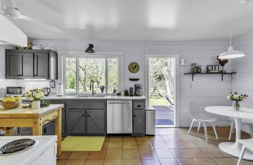 Santa Rosa Other | Wine Country Farmhouse: Hot Tub, Deck & Beautiful Views