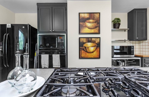 Healdsburg House | Wine Country Home on Chalk Hill - main house + pool house (up to 12 guests)