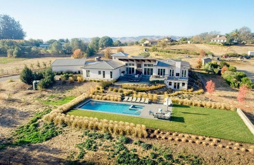 Sonoma House | Wine country luxury including executive chef & private resort amenities + SAUNA