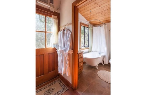 Paso Robles Cabin | Wine Country Ranch Cabin and Saloon