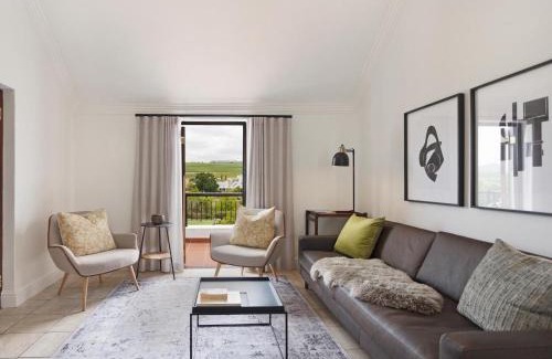 Stellenbosch Cabin | Winelands Golf Lodges 9