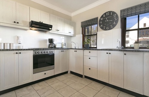 Stellenbosch Villa | Winelands Golf Lodges 11