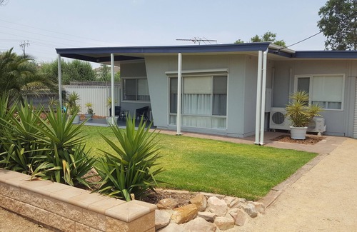 Christies Beach House | "wines and Waves" - Best of the Coast and Gateway to Southern Wine Regions!