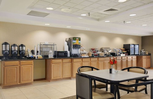 Pueblo Hotel | Wingate by Wyndham Pueblo