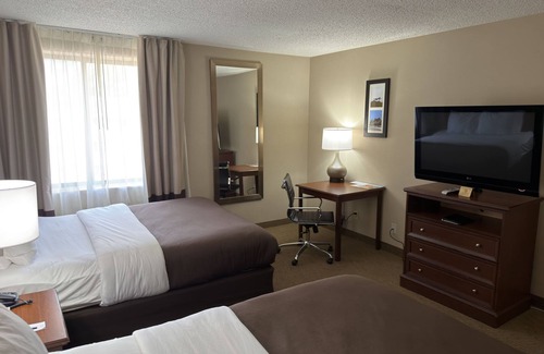 Utica Hotel | Wingate by Wyndham Utica