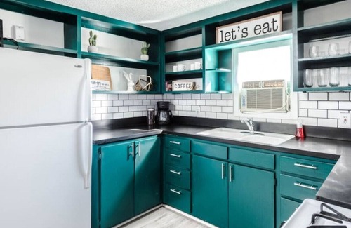 South Overton House | Wings Den - LBK 2BR/1BA - One Block From TTU