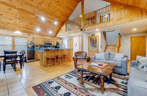 Stratton and Bromley Ski Areas House | Winhall Woodland House | Winhall Home w/large deck - near Stratton & Bromley