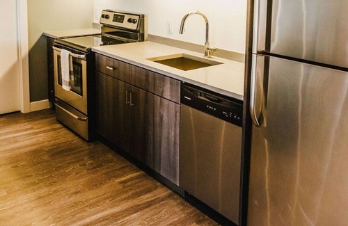 Tuxedo Apartment | Winnipeg - The Spot 785 3B2B
