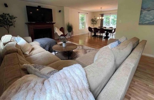 Moultonborough House | Winnipesaukee Beach Access Home with hot tub