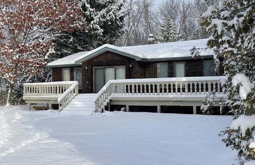 Ramara Cottage | Winter & Fall Getaway - Pvt 120’Shoreline w/direct Lake Access - Snowmobiling