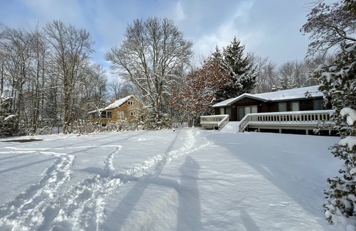 Ramara Cottage | Winter & Fall Getaway - Pvt 120’Shoreline w/direct Lake Access - Snowmobiling