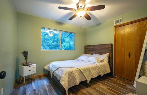 Forest Falls House | Winter Falls Cabin-Stunning Views