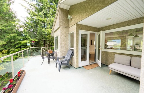 Squamish House | Winter in Squamish Mountain Comfort