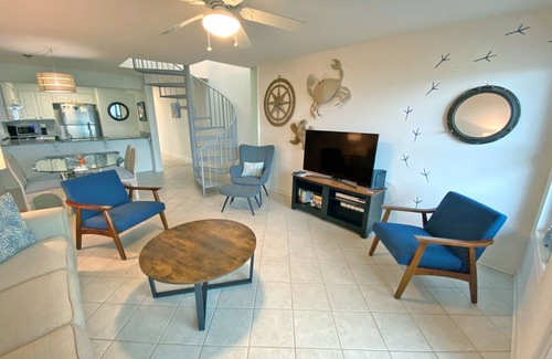 Pensacola Beach House | Winter Special! Beautiful, pet friendly 2/2.5 townhome with amazing views!