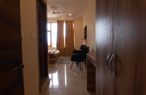 Bhagsu Nag Hotel | Winter Stone