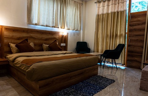 Bhagsu Nag Hotel | Winter Stone