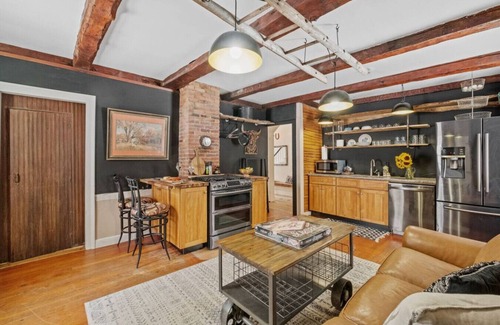 Gilmanton Condo | Winterberry Farmhouse – A Cozy New England Stay