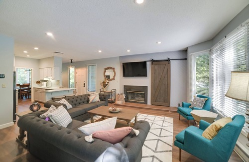 Roseland Condo | Wintergreen Resort Condo w/Deck; Ski, Hike, Shops