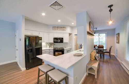 Roseland Condo | Wintergreen Resort Condo w/Deck; Ski, Hike, Shops