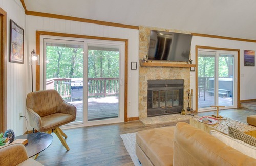 Chestnut Springs Cabin | Wintergreen Cabin w/ Hot Tub: Golf & Relax!