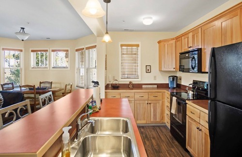 Banner Elk Condo | Wintergreens R822-Mountain Condo, Mountain View, Gated Resort, Indoor/Outdoor Pools and Hot Tub, .