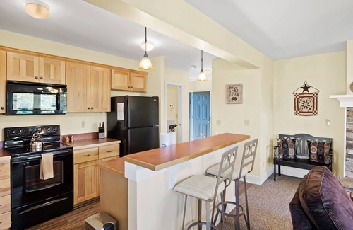 Banner Elk Condo | Wintergreens R822-Mountain Condo, Mountain View, Gated Resort, Indoor/Outdoor Pools and Hot Tub, .