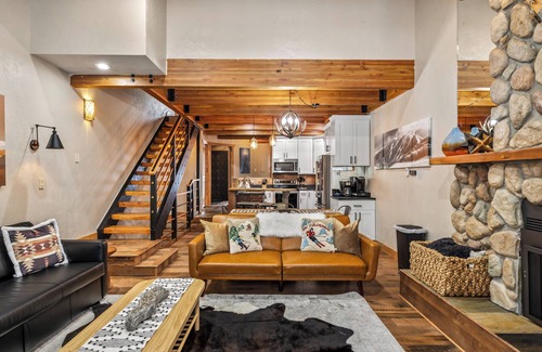 Steamboat Springs House | Winterwood 10 – Cozy, Modern Retreat by the Creek | 2BR + 3BA Near Thunderhead L