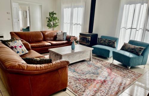 Moonbah House | Winterwood Lodge - 6mins Jindabyne Pets Allow Farm Stay-Swimming Pool Summer Only