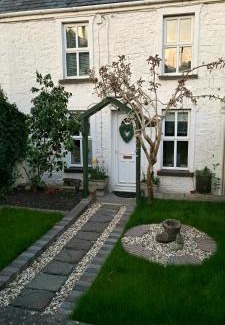 Trecynon House | Wisteria Cottage an authentic and enchanting 2 bedroom cottage experience