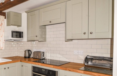 Axminster Cottage | Wisteria Cottage