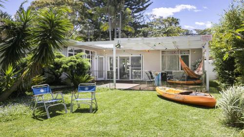 Copacabana House | Wisteria Cottage on the Lagoon/Beach