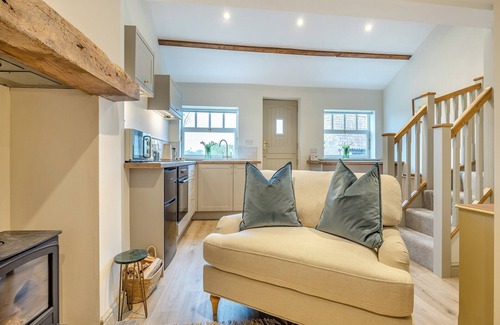 Hemingby Cottage | Wisteria Cottage - UK46478