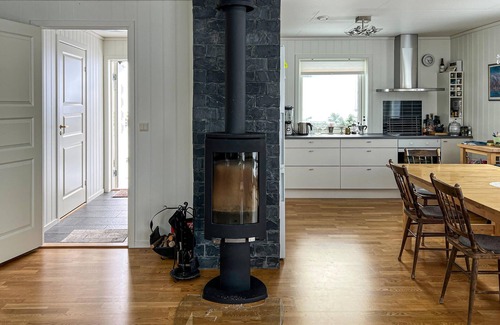 Halsa House | With a magnificent view of the Valsøyfjord, this cozy and family vacation home welcomes you.