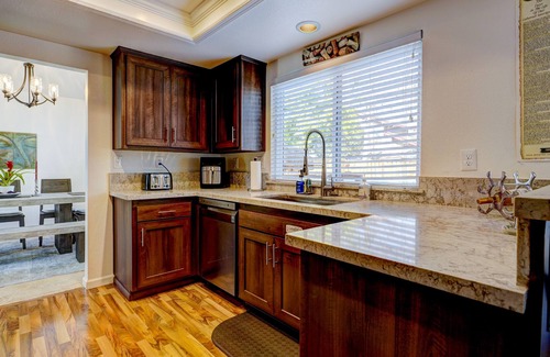 Windsor House | With Pool & Hot Tub, Beautifully Appointed 4BR Home!