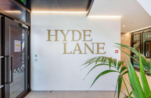Te Aro Apartment | WLG CBD 1BR - Luxe Hyde Lane Stay with Amenities