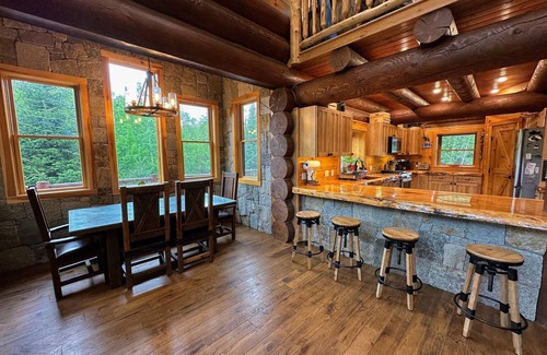 Bretton Woods Cabin | WM dream home in National Forest; AC, swimspa, beach, massage chair, and dog friendly!