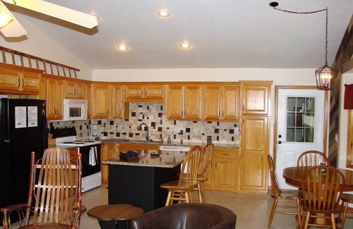Murphy Cabin | Wodhaven - 2 Bedroom one level cabin