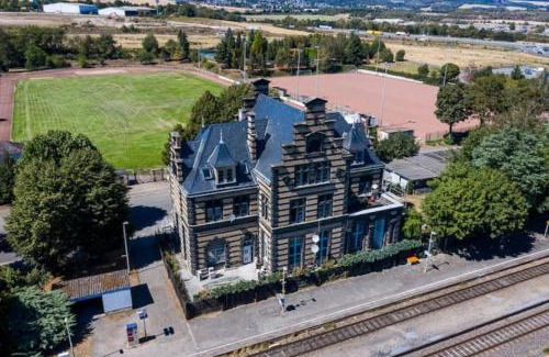 Verbandsgemeinde Pellenz Apartment | Wohnen wie im Schloss! Alter Bahnhof Kruft