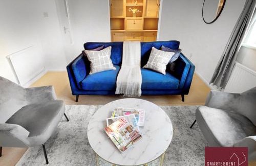 Wokingham Apartment | Wokingham - 2 Bedroom Maisonette - With Parking