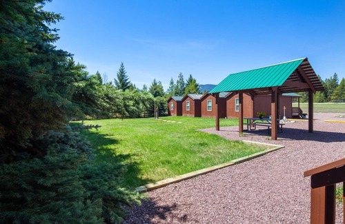 Coram Cabin | Wolf Den Cabin! 6 miles to Glacier!