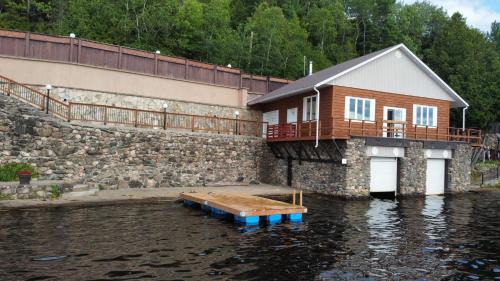 Wollaston Villa | Wollaston Castle