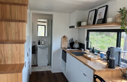 Moonbah Cottage | Wombat - Beautiful Secluded Tinyhouse close to the Ski resorts, Snowy Mountains