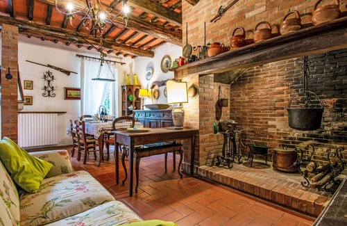 Montopoli in Val d'Arno Villa | Wonderful private villa for 9 guests with private pool, WIFI, TV, patio and pets allowed
