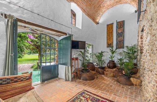 Galaroza House | Wonderful 17th Century 5 Bedroom House with Large Gardens, Pool and Sauna