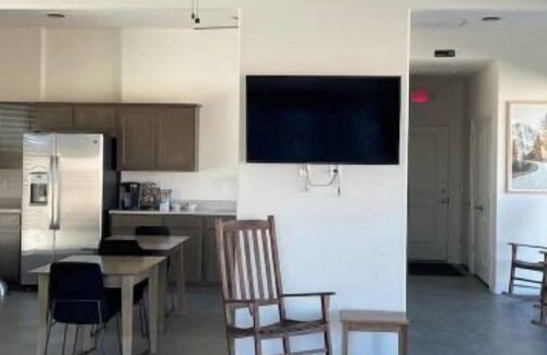 Bullhead City House | Wonderful 2 BR 2 bath home- Pool & Jacuzzi access
